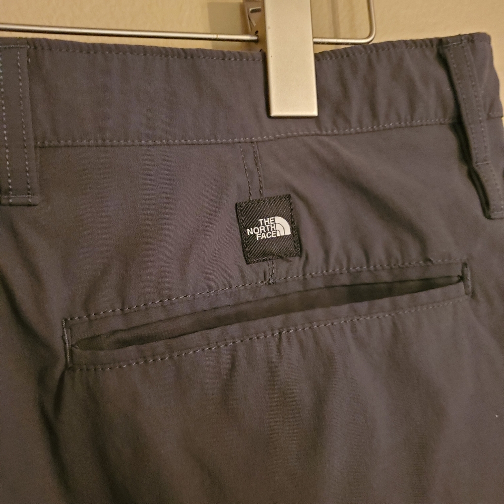 THE NORTH FACE Dark Gray Nylon Gorpcore Performance Chino Shorts Men's Size 34 - Picture 5 of 9